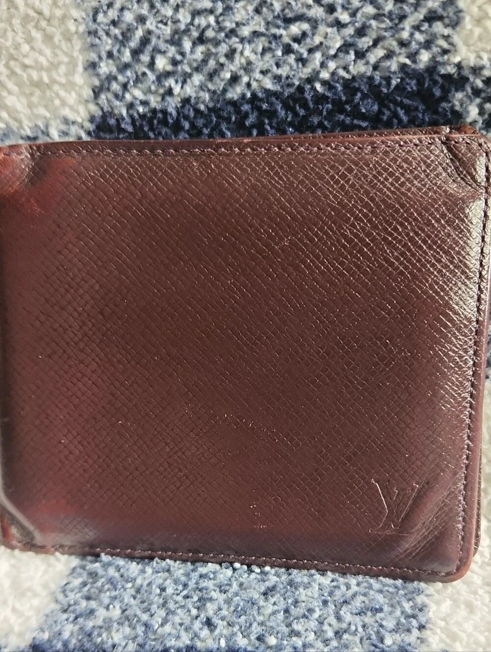 Louis Vuitton Men’s Bi-fold Wallet in Maroon - Picture 1 of 5